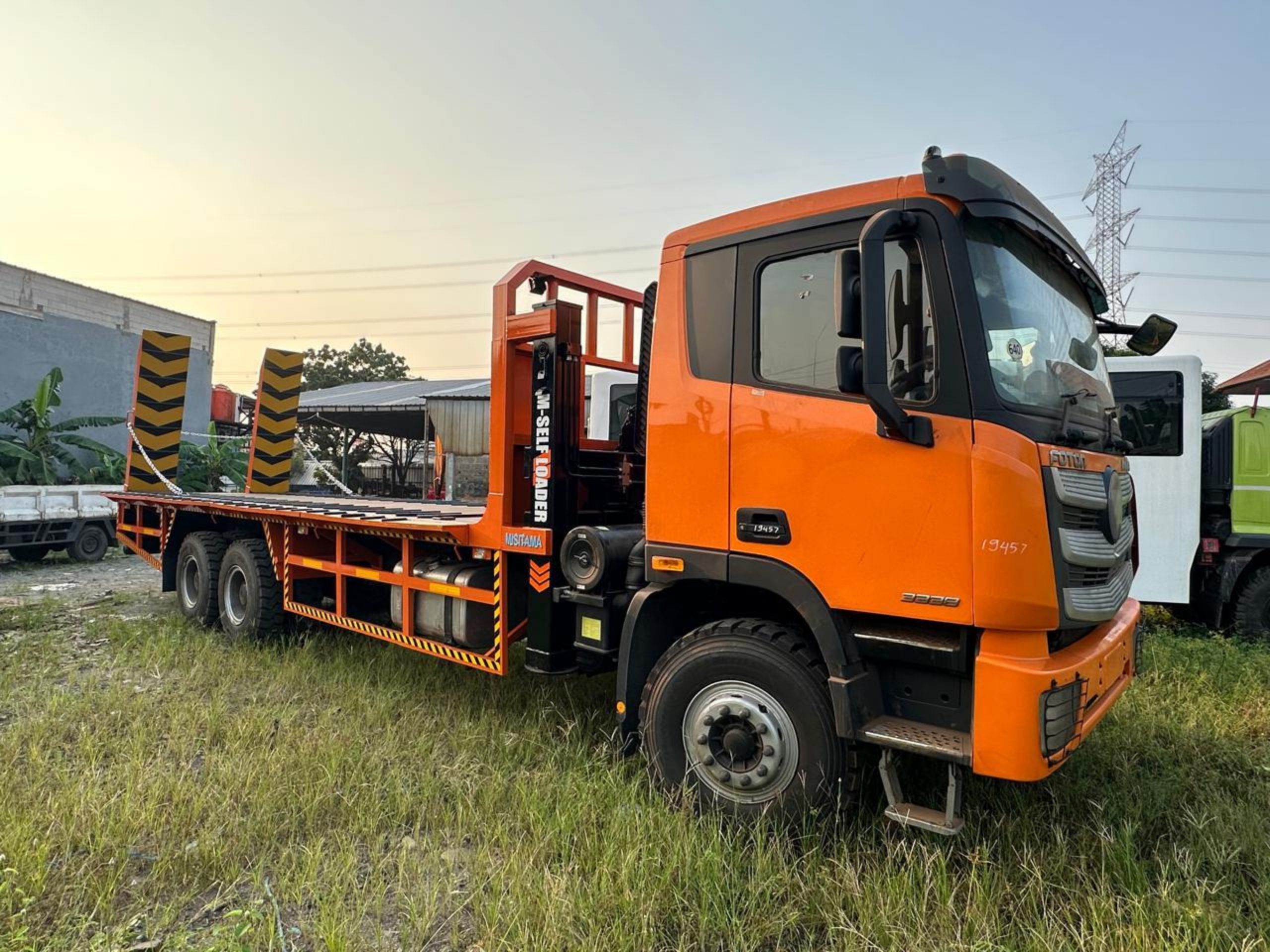 SELFLOADER TRUCK 30 TON